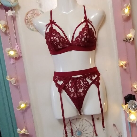 RSlove (L) Three Piece Floral Lace Lingerie Set in Burgundy - Picture 2 of 9